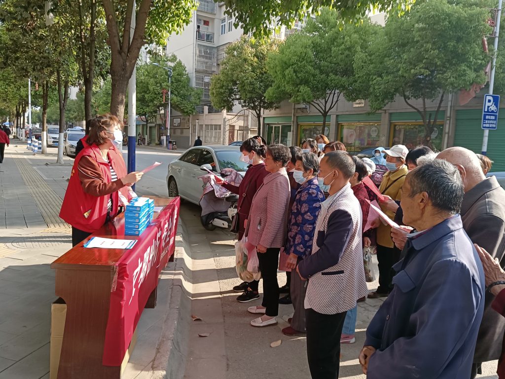 城固縣蓮花街道辦城東社區(qū)開(kāi)展“文明出行 安全相伴”志愿活動(dòng)插圖1