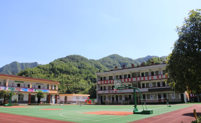 寧強縣鐵鎖關(guān)鎮(zhèn)周家壩小學(xué)“農(nóng)耕文化”進校園插圖1 寧強縣鐵鎖關(guān)鎮(zhèn)周家壩小學(xué)“農(nóng)耕文化”進校園插圖1