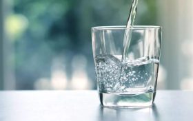 夏季喝水少，身體會(huì)悄悄的發(fā)生變化？縮略圖