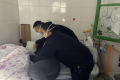 寧強一八旬老人家中不慎摔倒，民警及時救助縮略圖