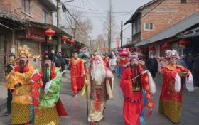 鑼鼓喧天東關(guān)里，喜氣洋洋中國年！縮略圖