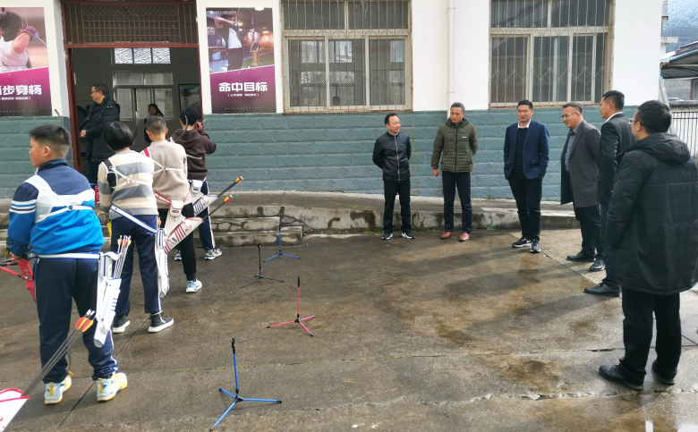 曹記清檢查寧強學校射箭訓練基地插圖