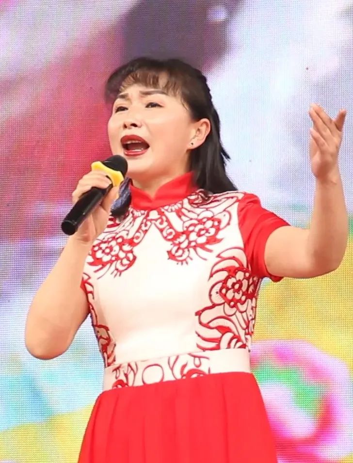 MVI_0591.00_41_09_15.靜止005 (3).jpg 助力“唱響漢江源”音樂季 知名歌手傾情獻(xiàn)藝插圖3