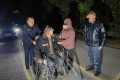 以警心暖民心，民警深夜救助走失老人回家縮略圖