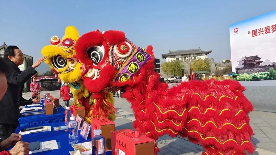 飲水思源話漢江旅游文化藝術(shù)博覽會(huì)第三站在襄陽(yáng)成功舉辦 飲水思源話漢江旅游文化藝術(shù)博覽會(huì)第三站在襄陽(yáng)成功舉辦