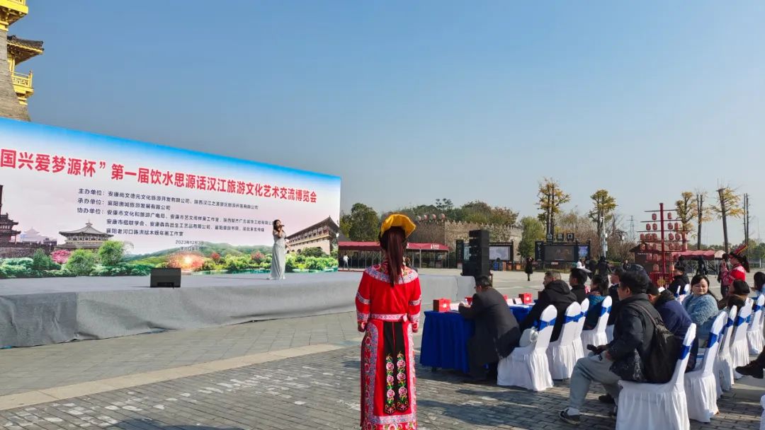 飲水思源話漢江旅游文化藝術(shù)博覽會(huì)第三站在襄陽(yáng)成功舉辦 飲水思源話漢江旅游文化藝術(shù)博覽會(huì)第三站在襄陽(yáng)成功舉辦