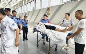 老人摔傷急需送往西安救治，洋縣西站及時協(xié)調(diào)乘坐高鐵就醫(yī)！縮略圖