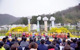 2025年全國春季“村晚”示范展示暨陜南民歌實景劇《風起巴山》首演火熱進行中！縮略圖